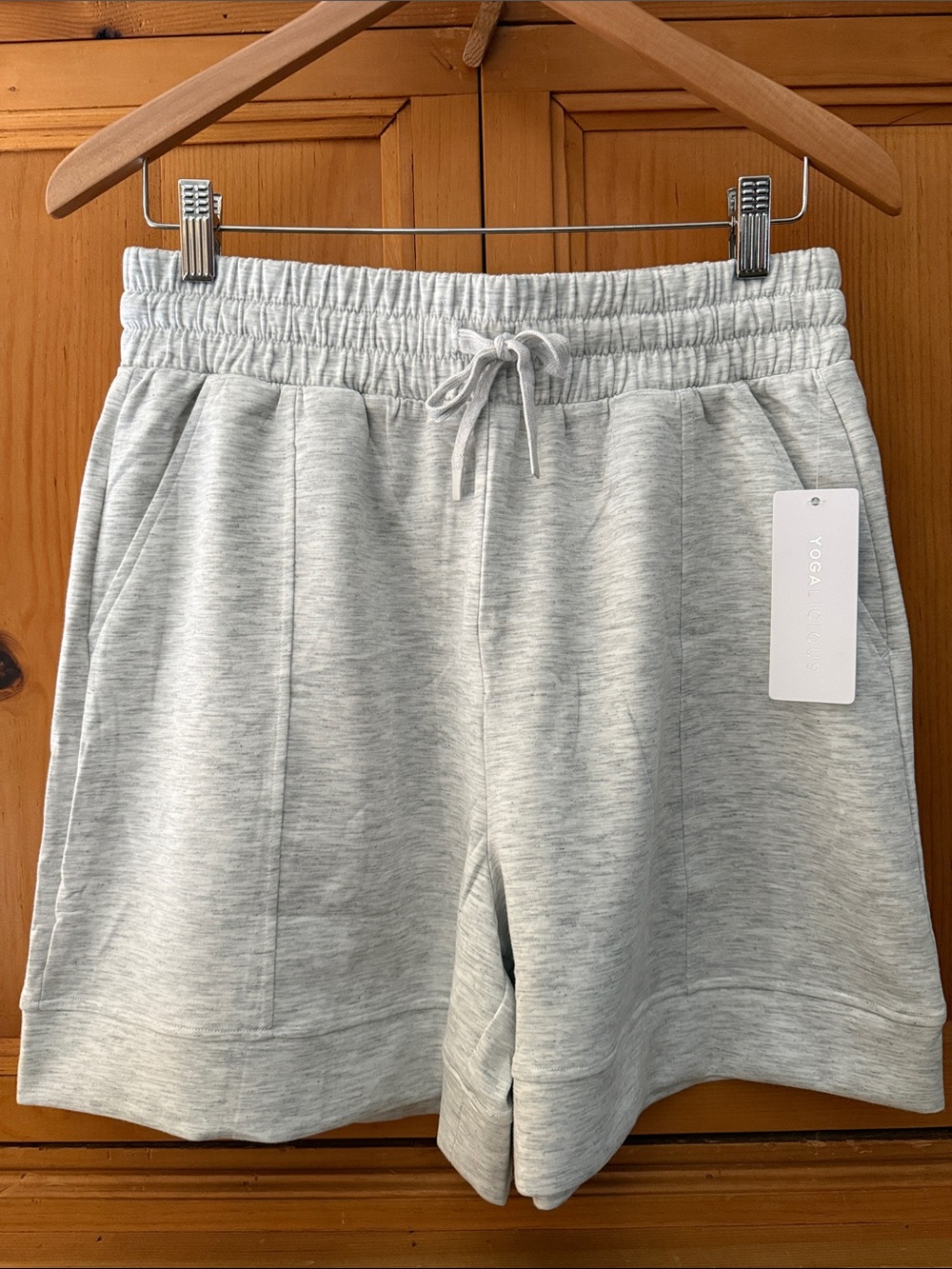NWT Yogalicious Scuba Ojai Short, Medium, Heather Grey, Butter-Soft & Comfy